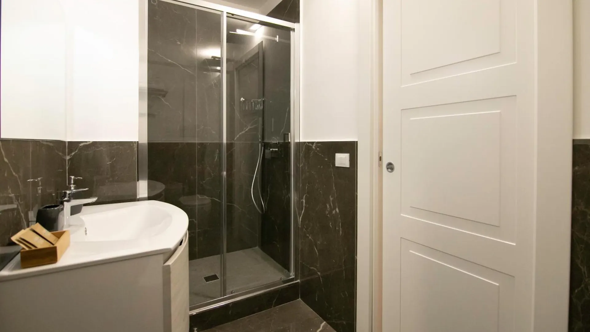 Villareale47 Luxury Suites & Rooms باليرمو بيت ضيافة