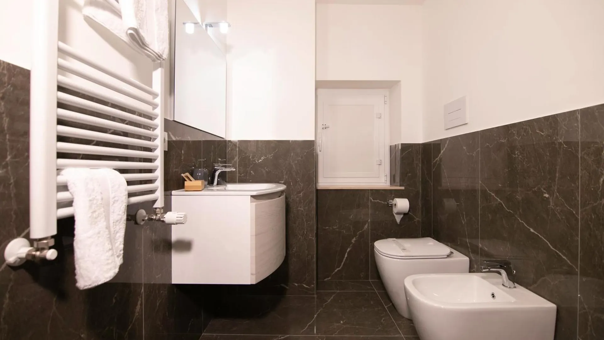 Villareale47 Luxury Suites & Rooms Palermo Konukevi