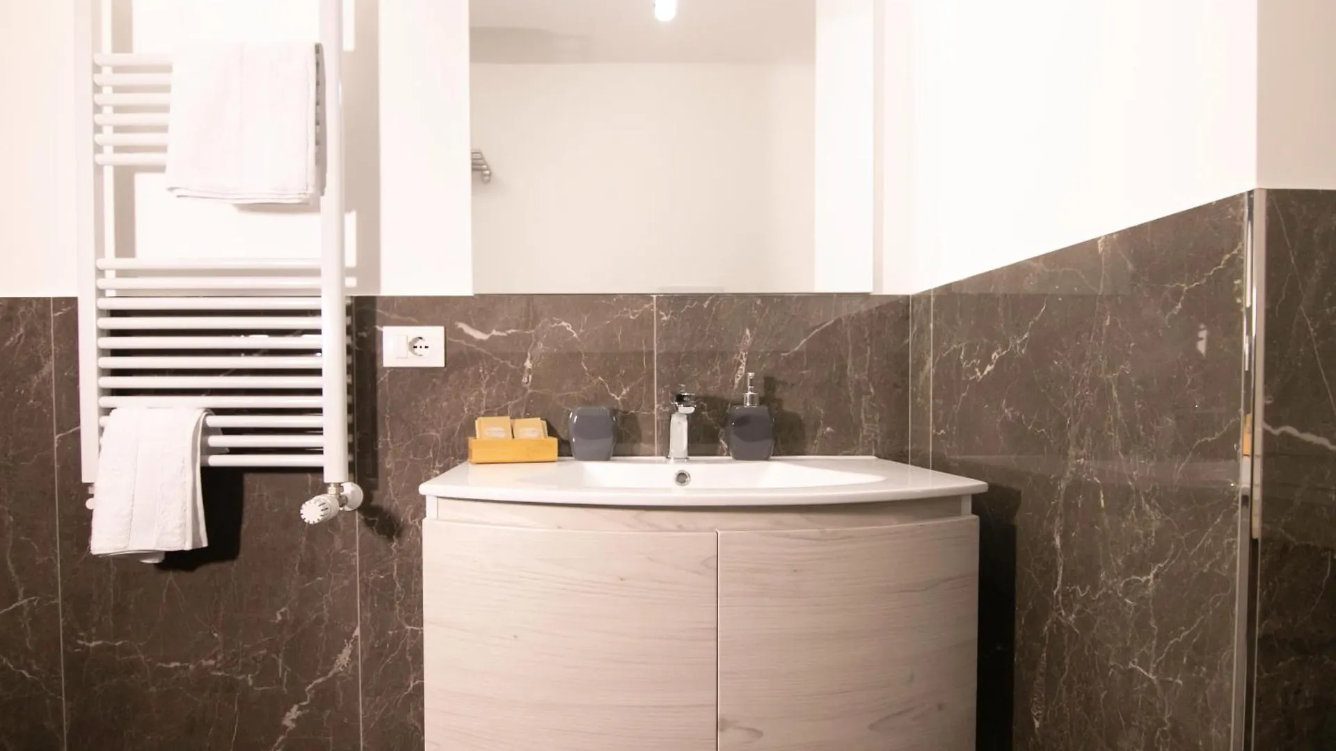 Villareale47 Luxury Suites & Rooms Palermo 0*,  İtalya