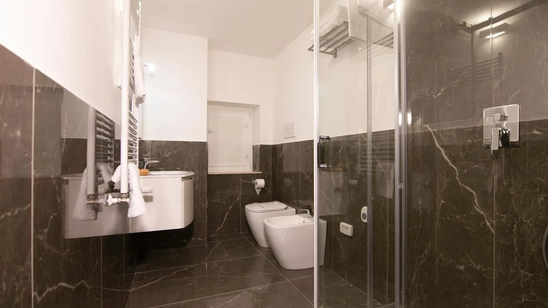 Villareale47 Luxury Suites & Rooms Palermo Konukevi