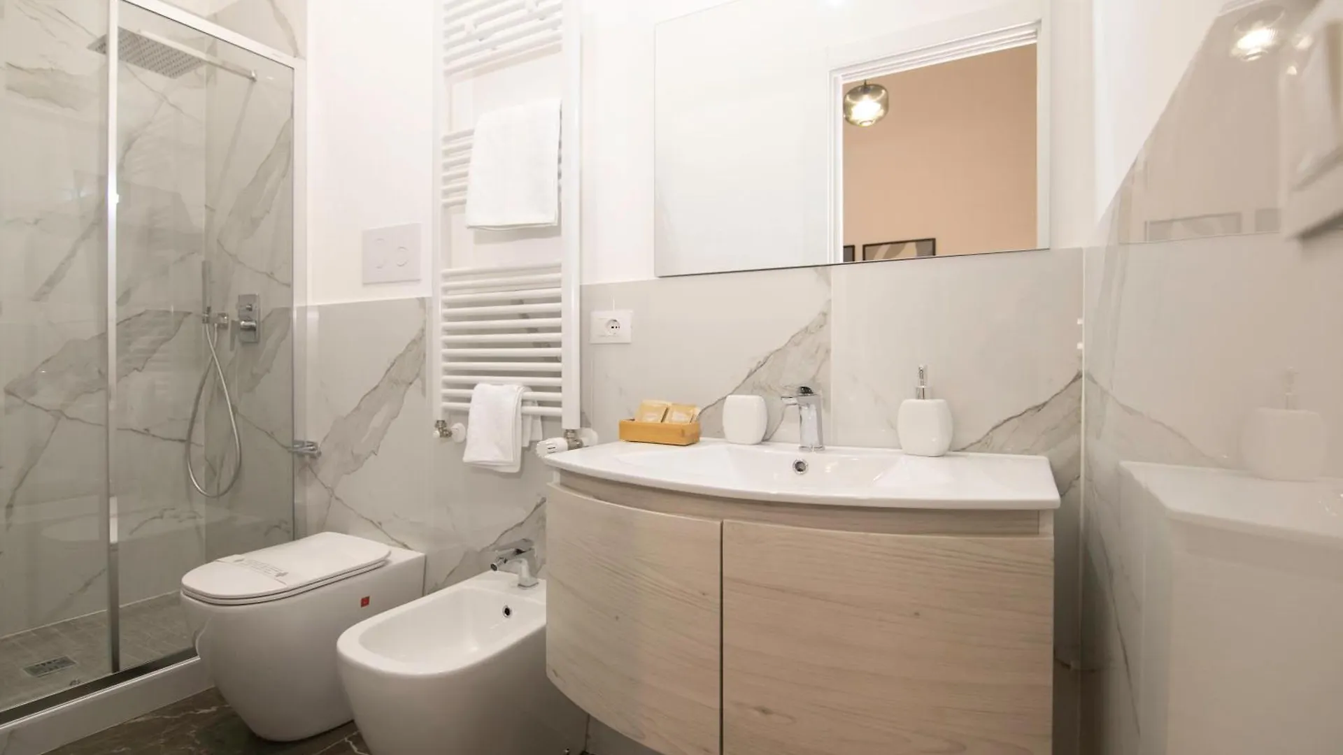 Villareale47 Luxury Suites & Rooms Palermo Konukevi