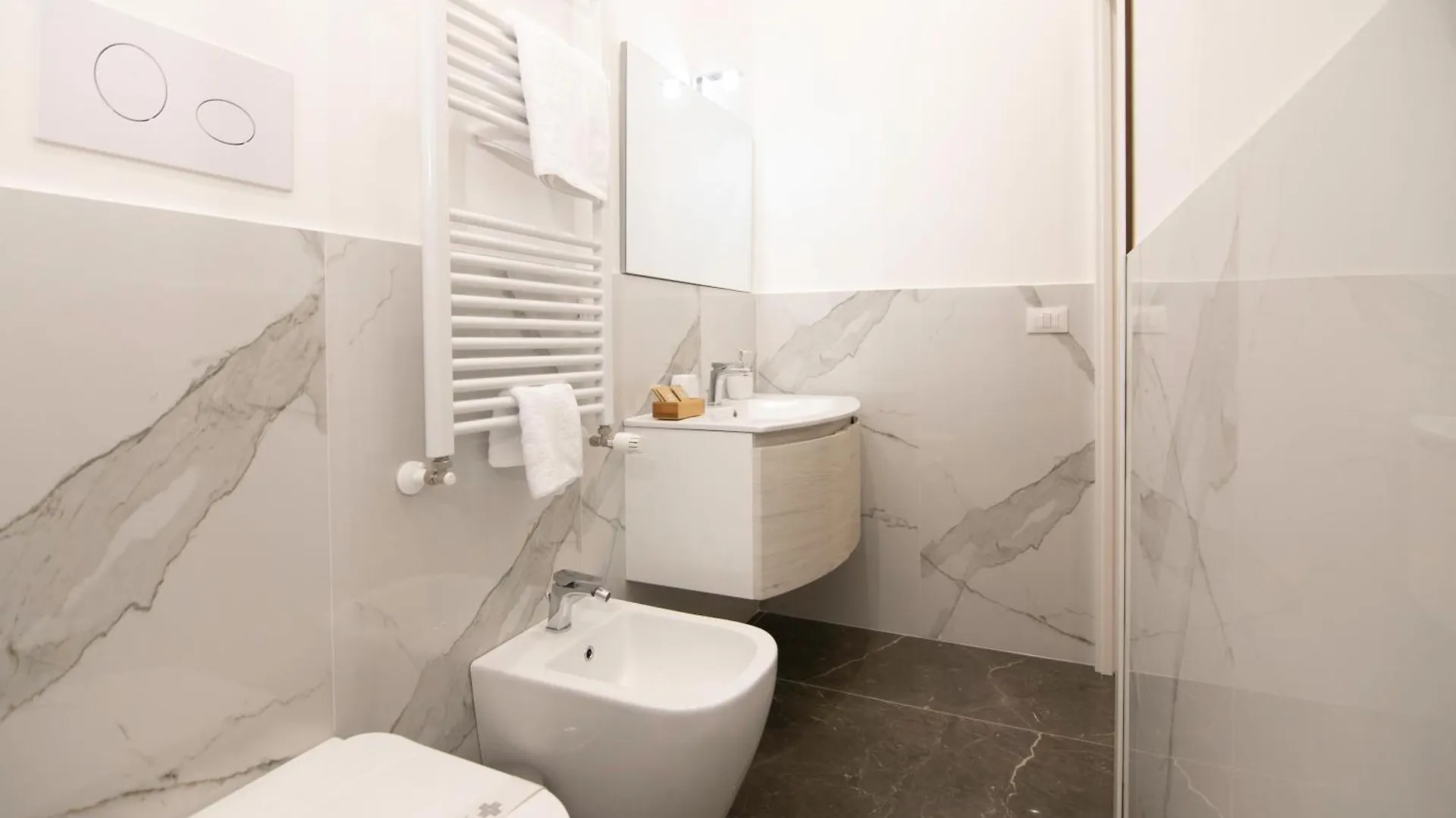 Villareale47 Luxury Suites & Rooms Palermo Konukevi